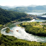 Vista aérea do rio Jacuí e barragem da usina Hidrelétrica Dona Francisca, na divisa dos municípios de Agudo e Nova Palma, Rio Grande do Sul